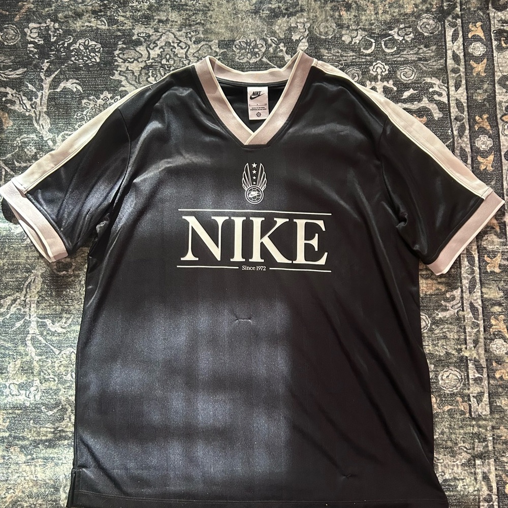 Nike Men's Black and White Jersey